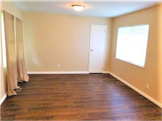 Building Photo - 1109 Austin Dr