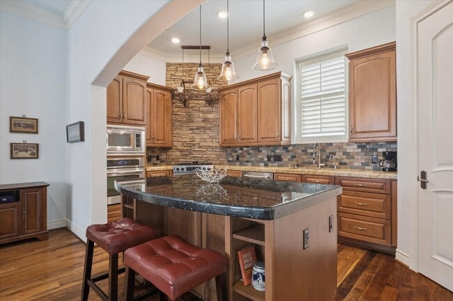 Building Photo - 2128 Harold St