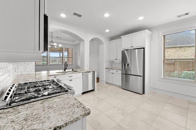 Building Photo - 16746 Highland Country Dr