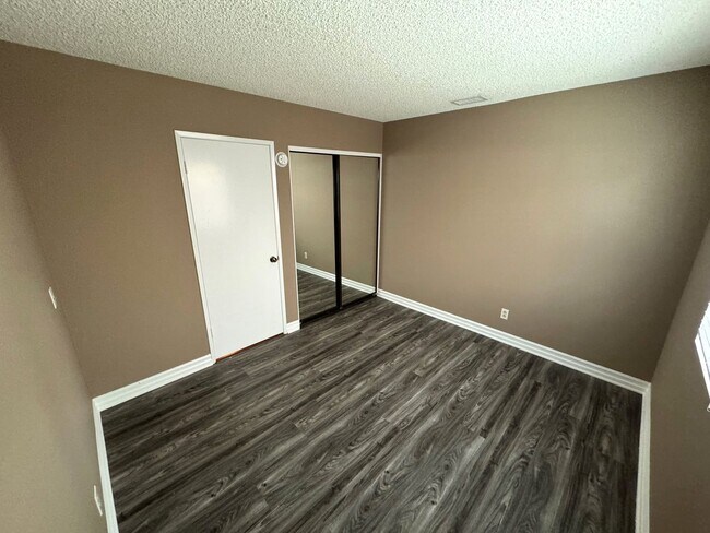 Building Photo - Quaint Home in Quiet East Ventura Neighborhood