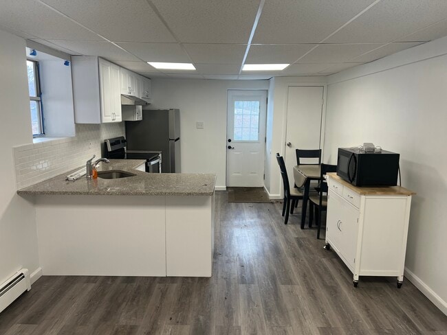 Building Photo - 32 Midvale Ave