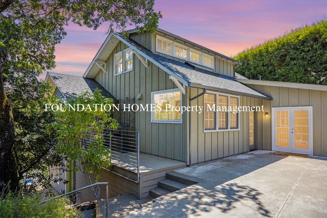Building Photo - Stunning 4BD/2.5BA Boyle Park Home!  Solar...