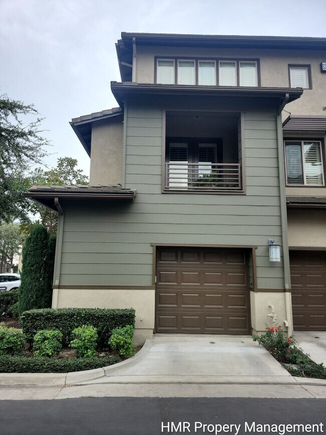 Building Photo - Modern 2-Bedroom Condo Near Victoria Gardens