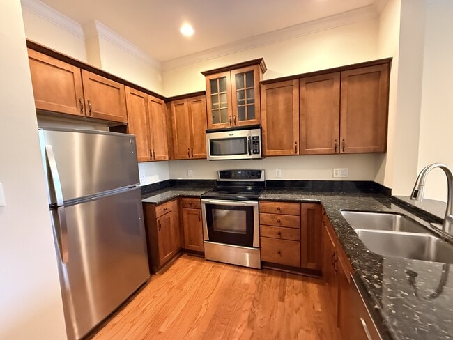 Building Photo - 252 Stetson St