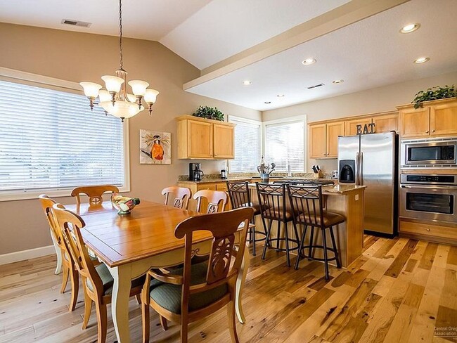 Building Photo - Must see one level home in NW Bend