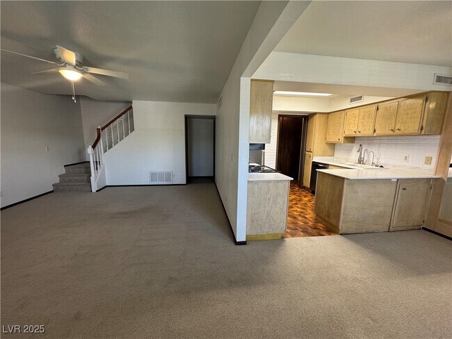 Building Photo - 3109 Pinehurst Dr