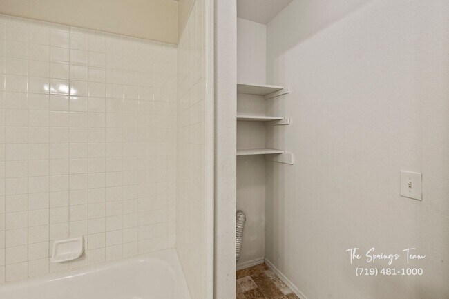 Building Photo - COUNTRYSIDE 3BD/2BA in FOUNTAIN - Security Deposit Waiver Available