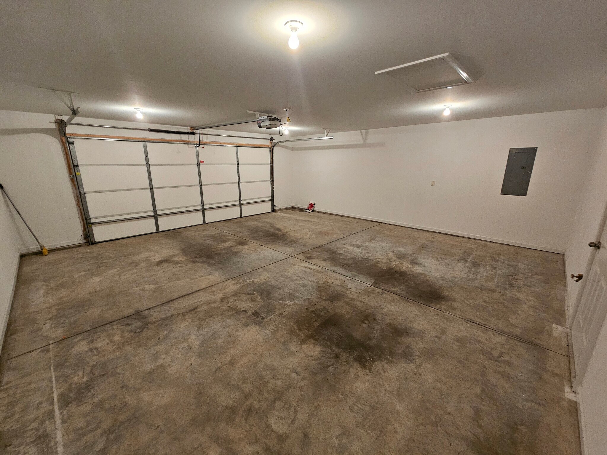 2 car garage - 2647 Travelers Way