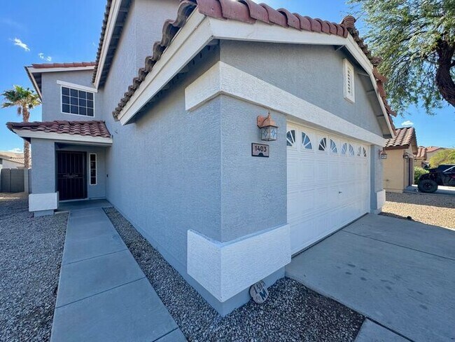 Building Photo - GREAT 4BEDROOM/3BATH HOME WITH ALL THAT YO...