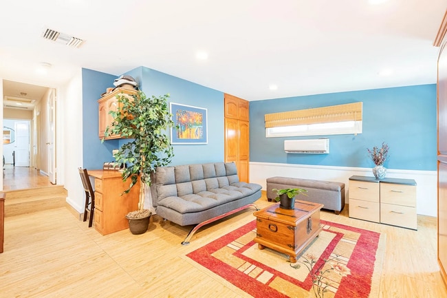 Building Photo - 2120 N Valley St