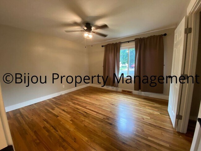 Building Photo - 3 Bed, 1 Bath
