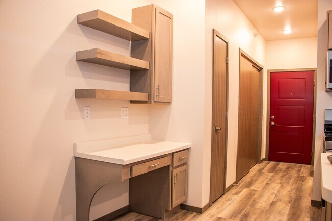 Building Photo - Brand New Apartments on Golf Road!