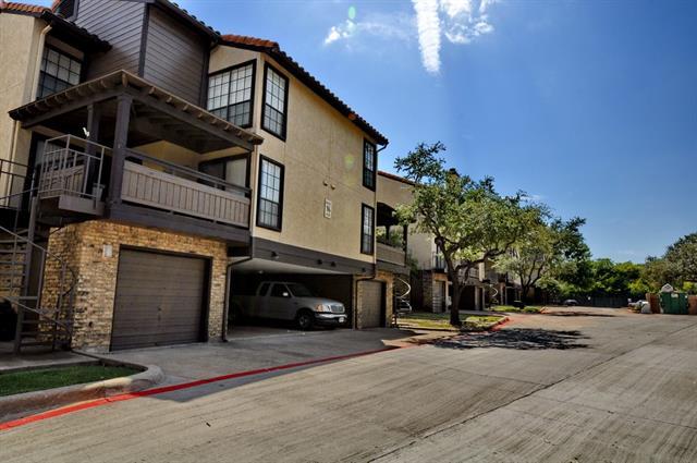 Building Photo - 2610 Lakehill Ln