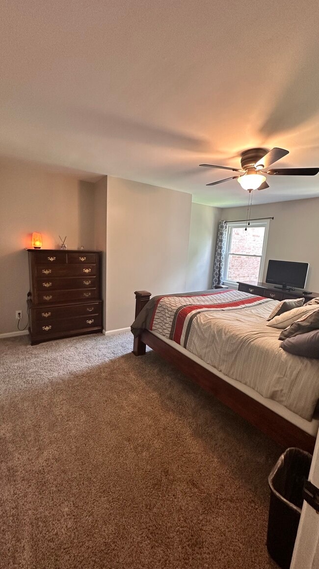 Building Photo - 6718 Deep Creek Dr