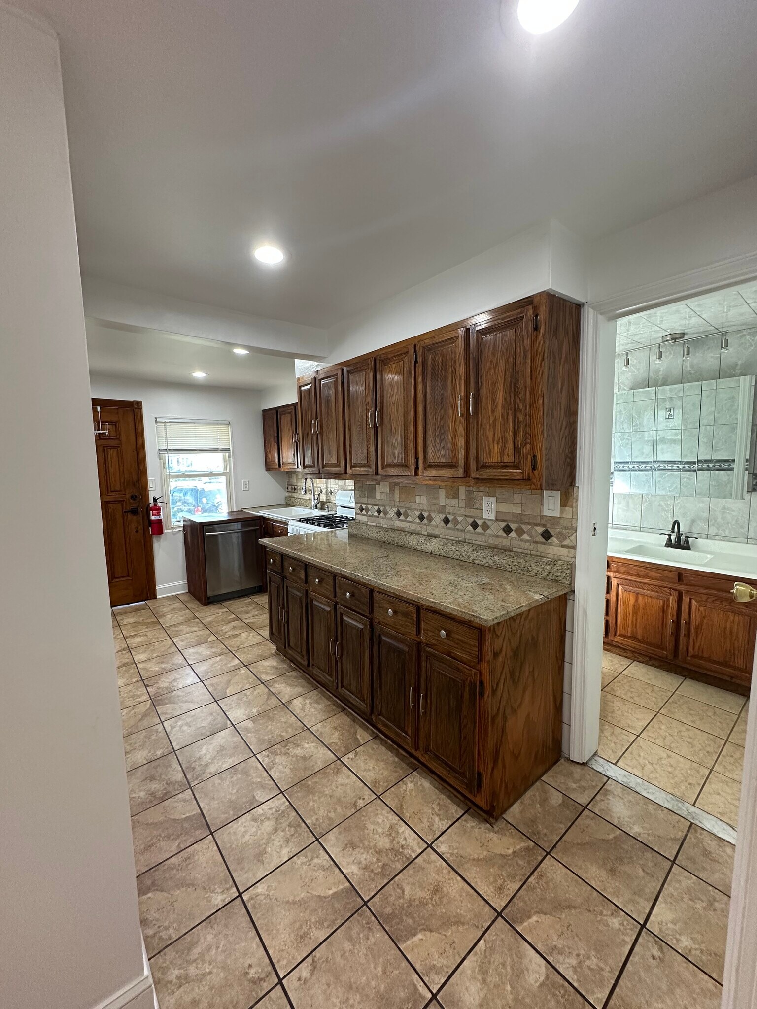 Building Photo - 86 E Camplain Rd