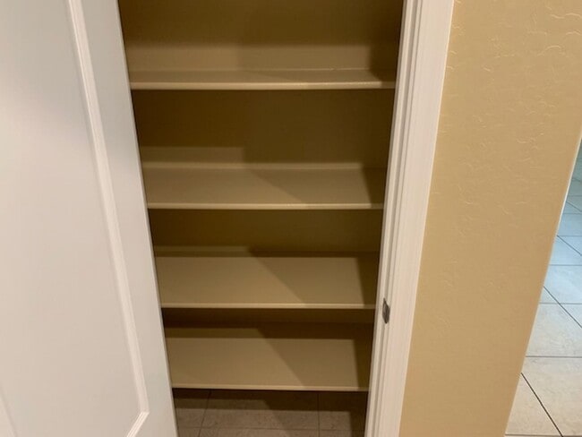 Building Photo - 4 BEDROOM HOME IN EAST  PHOENIX