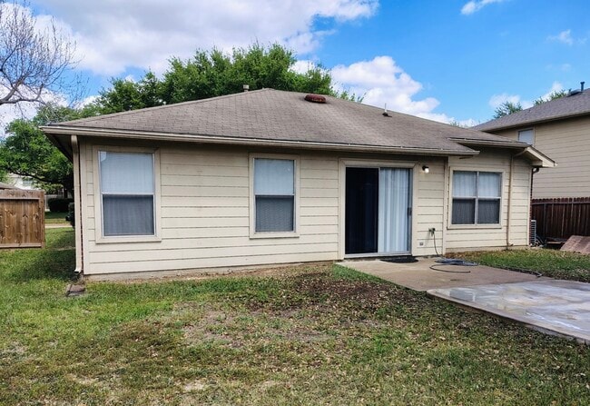 Building Photo - 20423 White Poplar Dr