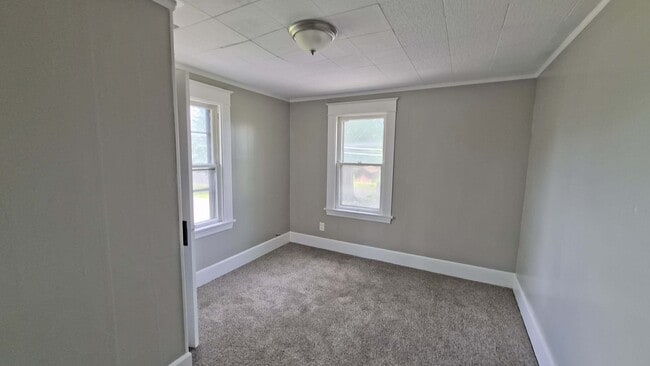 Building Photo - 2311 Oakwood Ave