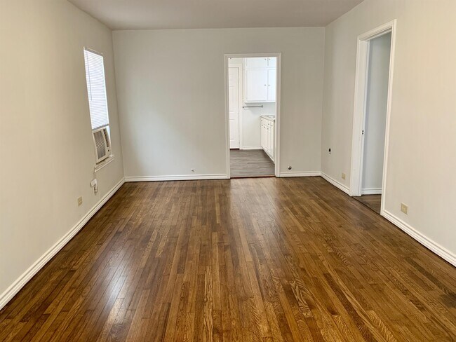 Building Photo - 513 Eleanor Ave