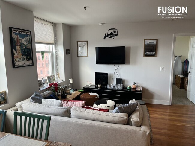 Building Photo - STUNNING LAKE VIEWS - Modern 2BR/2BA Corner Unit in The Vermont House