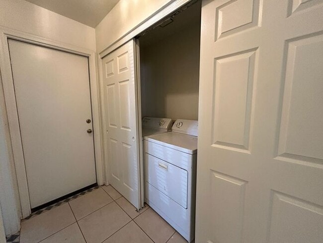 Building Photo - 5004 E Dartmouth St