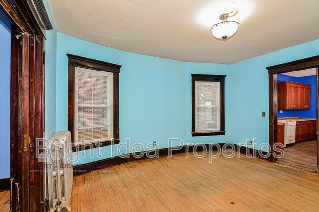 Building Photo - 2104 Emerson Ave S