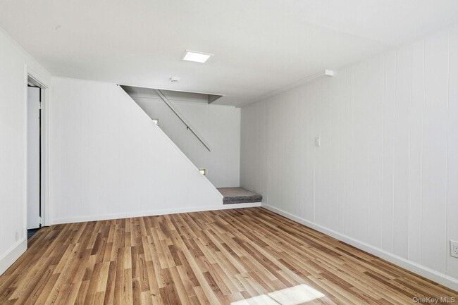 Building Photo - 35 Yennicock Ave