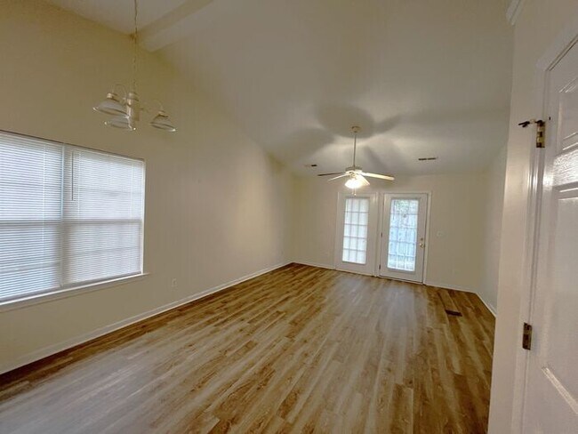 Building Photo - Updated flooring, McClelland Town homes 2BR/2Bath one level patio home, with back court yard! Clo...