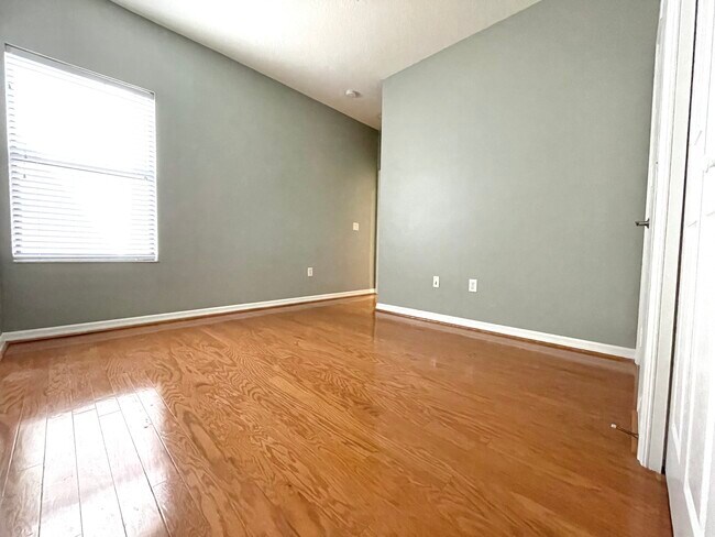 Building Photo - 7230 Hamilton Rd