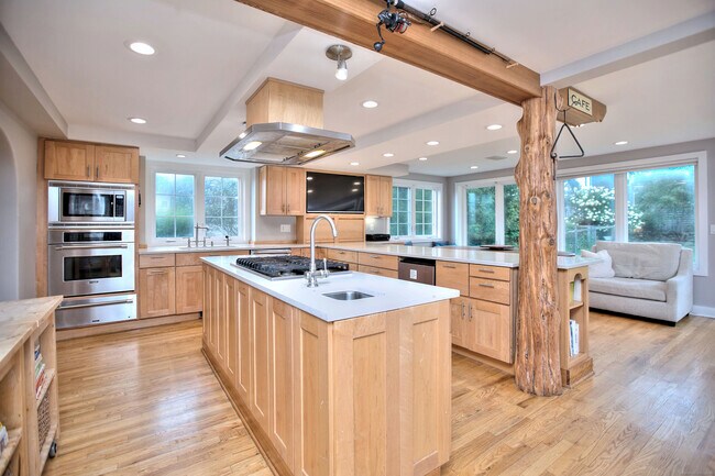 Building Photo - 8 Bauer Pl