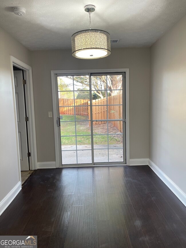 Building Photo - 2880 Florence Dr