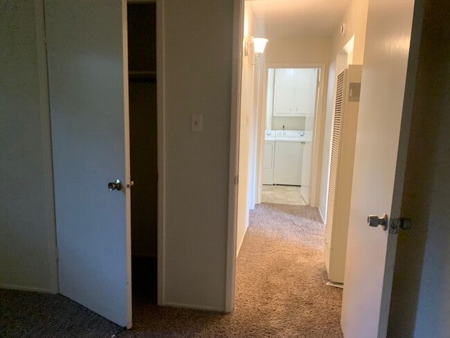 Building Photo - 2868003/60