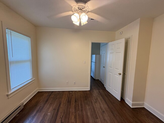 Building Photo - Tulsa One Bedroom Water and Trash Included