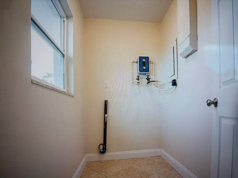 Building Photo - 4604 Normandy Dr