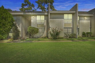 Building Photo - 1950 Spenwick Dr
