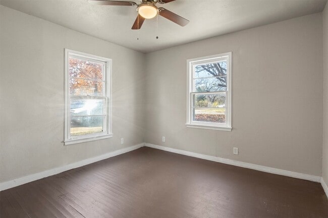 Building Photo - 320 NE 31st St