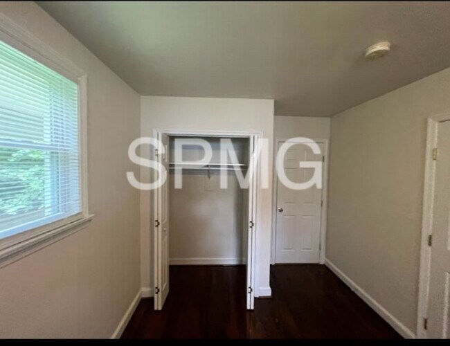 Building Photo - 2321 Catawba Valley Dr