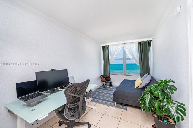 Building Photo - 2899 Collins Ave