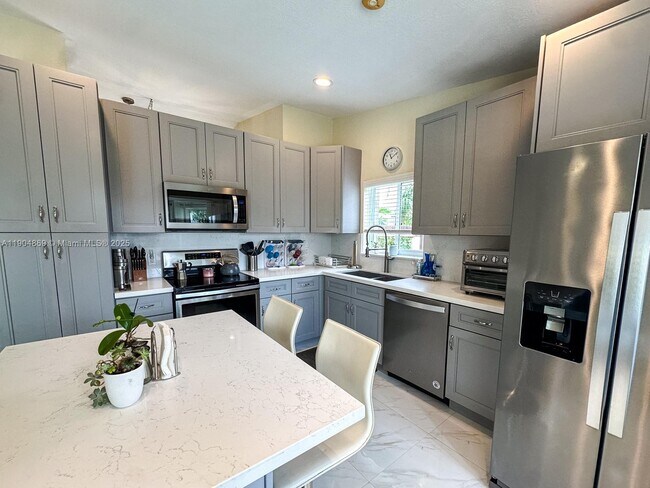 Building Photo - 4250 SW 149th Ct