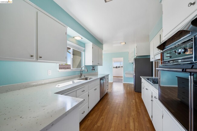 Building Photo - 4120 Rhoda Ave