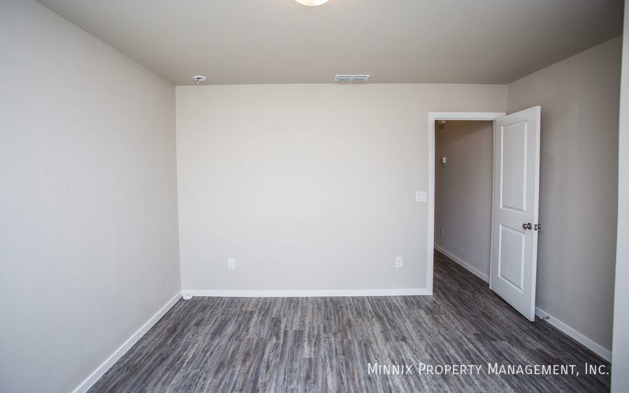 Building Photo - 1924 Langford Ave