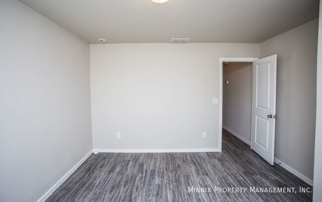 Building Photo - 1924 Langford Ave