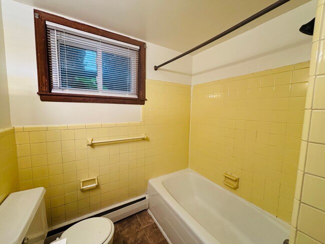 Building Photo - 121 Hearthstone Dr