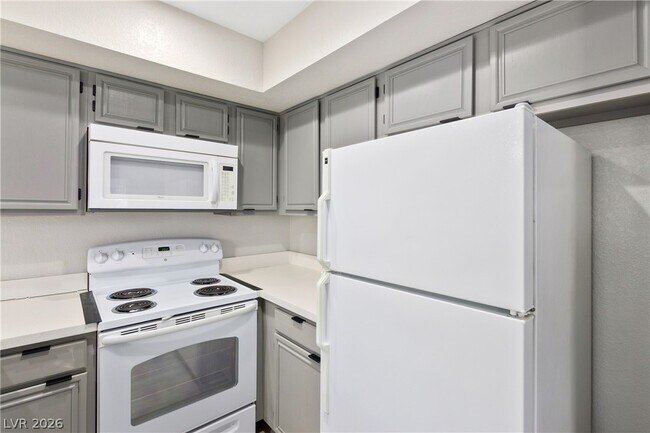 Building Photo - 2220 Pine Breeze Ln