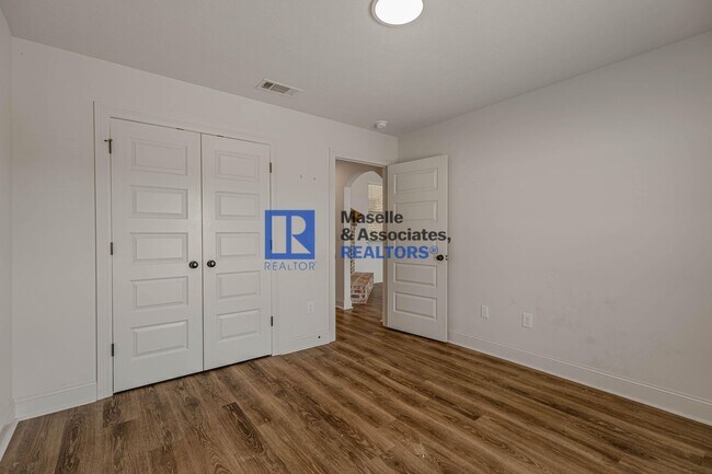 Building Photo - 3 Bed/2 Bath Home in Silver Ridge