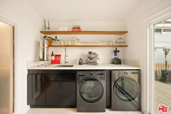 Building Photo - 6031 Mesa Ave