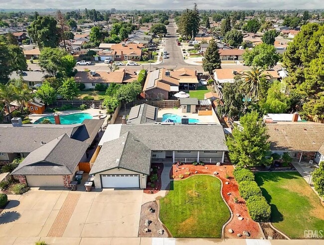 Building Photo - 1807 E Sonora Ave