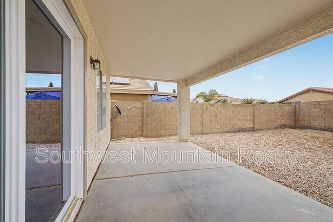 Building Photo - 1399 E Saguaro Trail