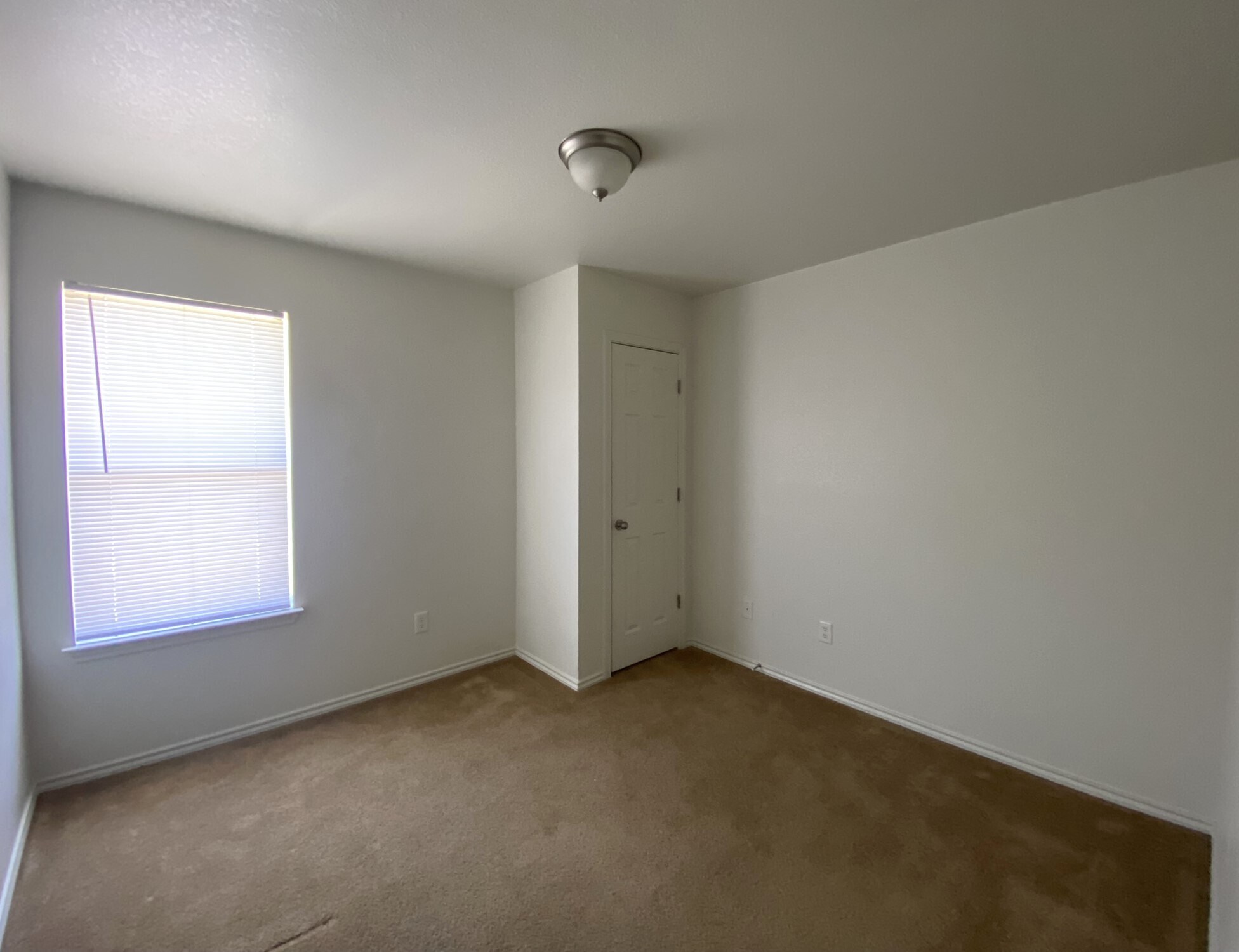Building Photo - 2802 Ashley Dr