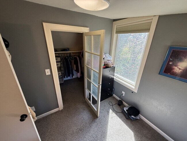 Building Photo - 7 bedroom 3.5 bath Game Room